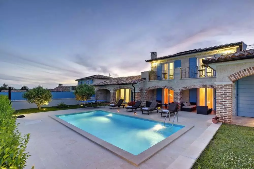 Villa 440m² in Croatia, Medulin. Priced at 2000000€ rent photo-5