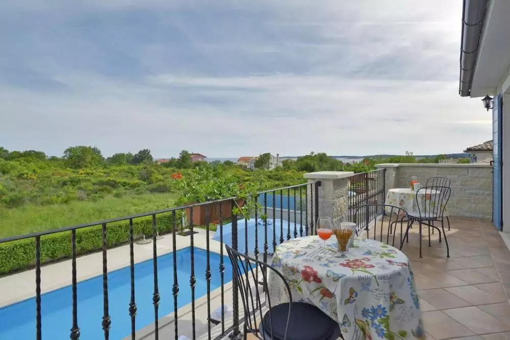 Villa 440m² in Croatia, Medulin. Priced at 2000000€ rent photo-24