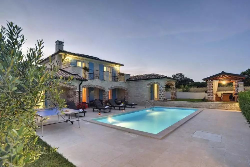 Villa 440m² in Croatia, Medulin. Priced at 2000000€ rent photo-25