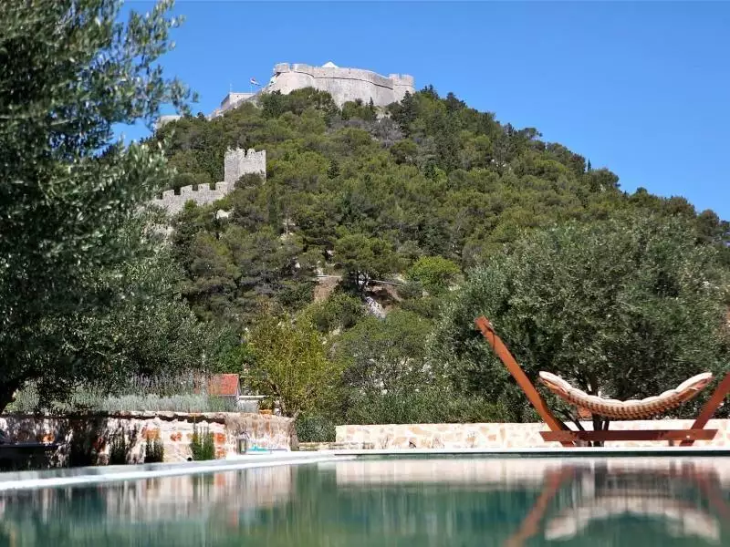 Hotels 628m² in Croatia, Hvar. Priced at 3800000€ rent photo-3