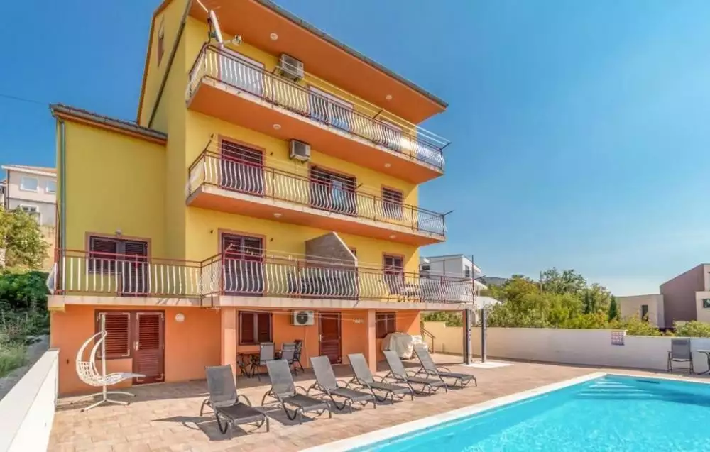 Hotels 610m² in Croatia, Crikvenica. Priced at 1038000€ rent photo-2