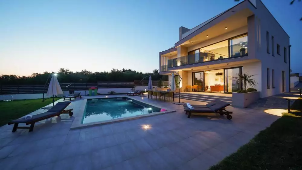Villa 305m² in Croatia, Zadar. Priced at 1200000€ rent photo-2