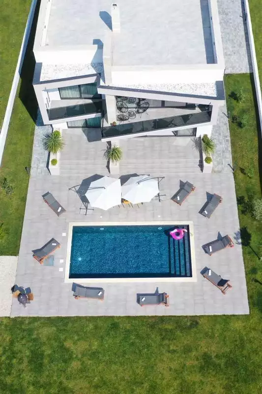 Villa 305m² in Croatia, Zadar. Priced at 1200000€ rent photo-3