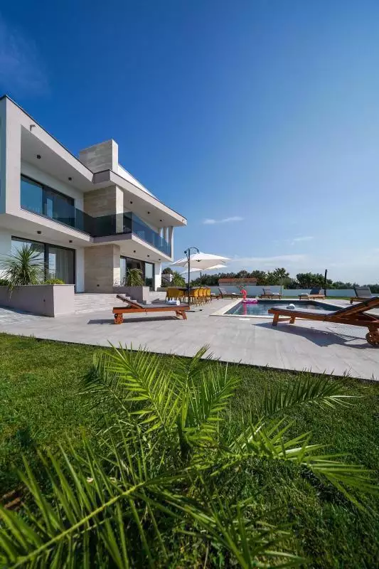 Villa 305m² in Croatia, Zadar. Priced at 1200000€ rent photo-4