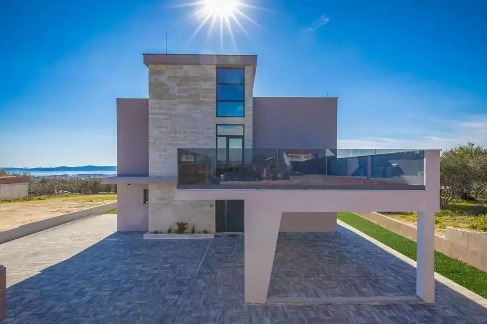 Villa 305m² in Croatia, Zadar. Priced at 1200000€ rent photo-5