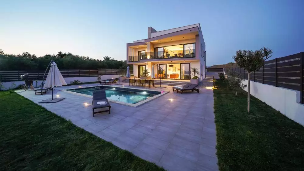 Villa 305m² in Croatia, Zadar. Priced at 1200000€ rent photo-8