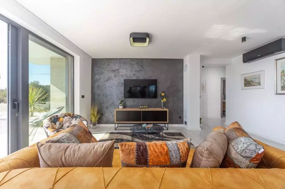 Villa 305m² in Croatia, Zadar. Priced at 1200000€ rent photo-10