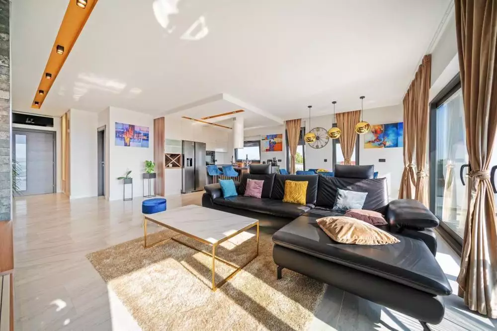 Villa 305m² in Croatia, Zadar. Priced at 1200000€ rent photo-19