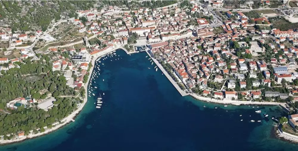Hotels 460m² in Croatia, Hvar. Priced at 2000000€ rent photo-1