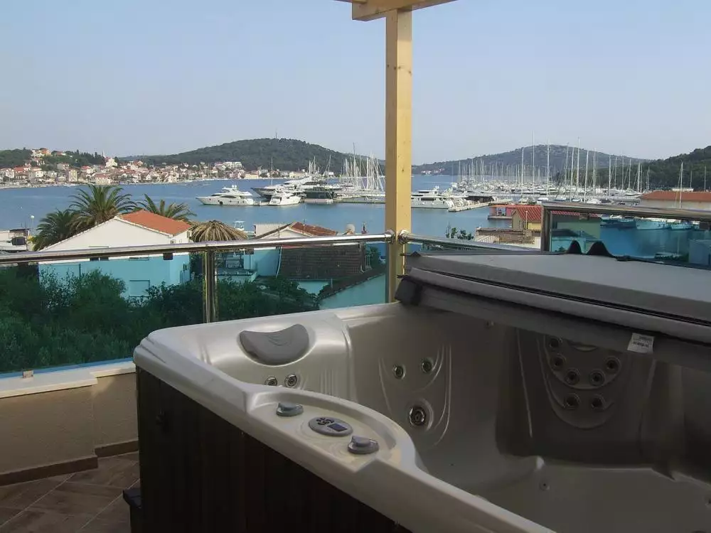 Hotels 400m² in Croatia, Rogoznica. Priced at 750000€ rent photo-3