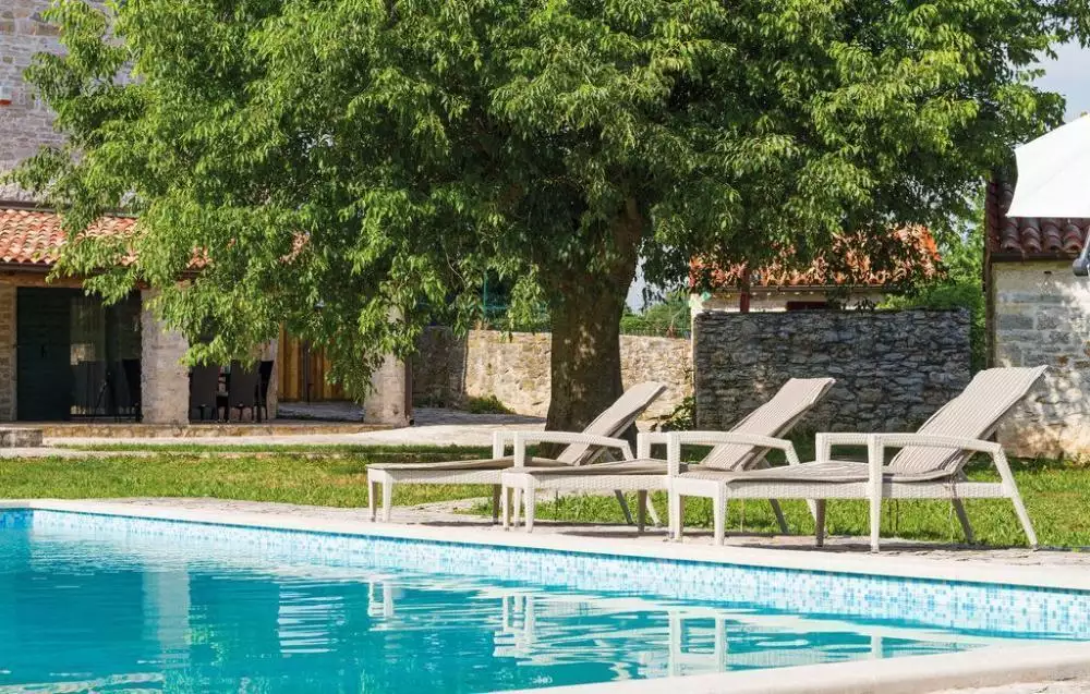 Villa 280m² in Croatia, Barban. Priced at 1380000€ rent photo-2