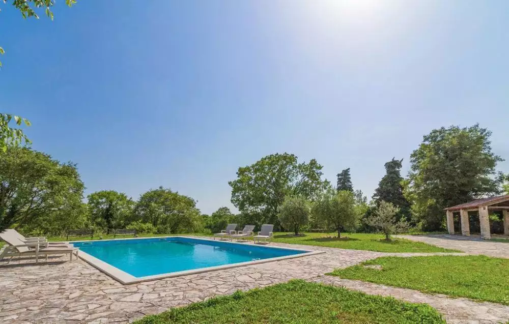 Villa 280m² in Croatia, Barban. Priced at 1380000€ rent photo-3