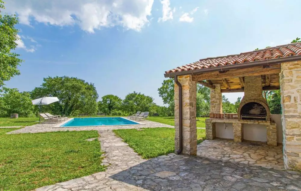 Villa 280m² in Croatia, Barban. Priced at 1380000€ rent photo-4