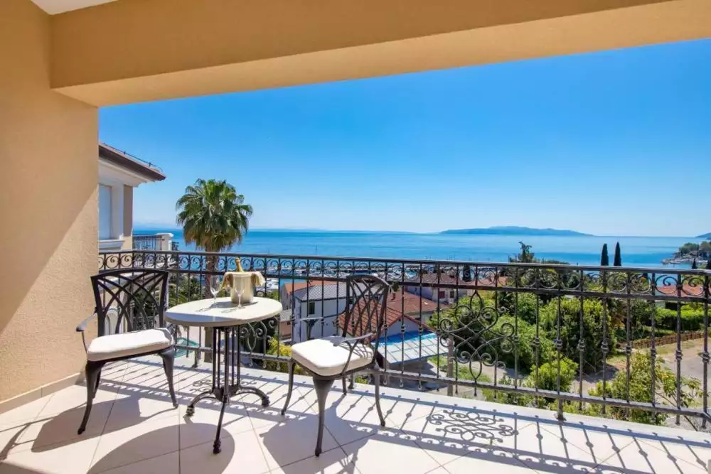 Hotels 1500m² in Croatia, Icici. Priced at 7900000€ rent photo-3