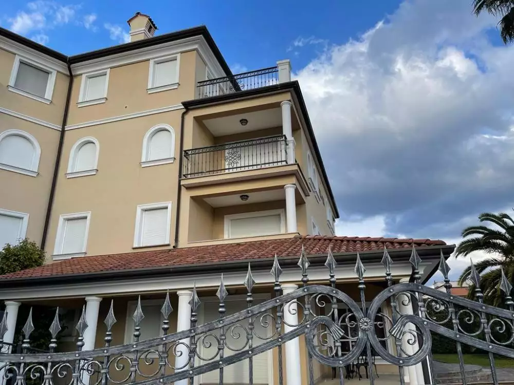 Hotels 1500m² in Croatia, Icici. Priced at 7900000€ rent photo-5