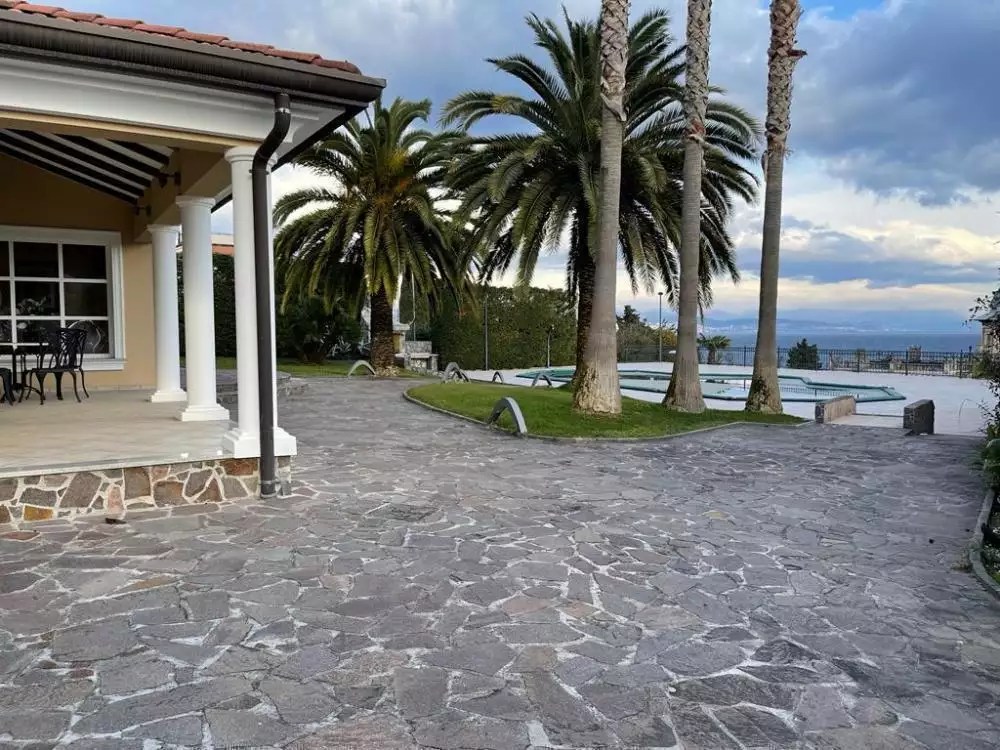 Hotels 1500m² in Croatia, Icici. Priced at 7900000€ rent photo-6