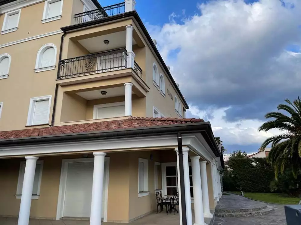 Hotels 1500m² in Croatia, Icici. Priced at 7900000€ rent photo-8