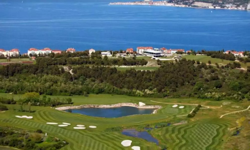 Hotels 1430m² in Croatia, Umag. Priced at 3900000€ rent photo-13