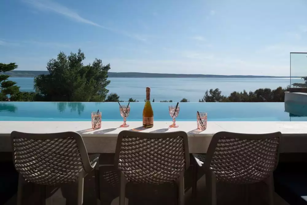 Villa 250m² in Croatia, Starigrad. Priced at 1590000€ rent photo-3