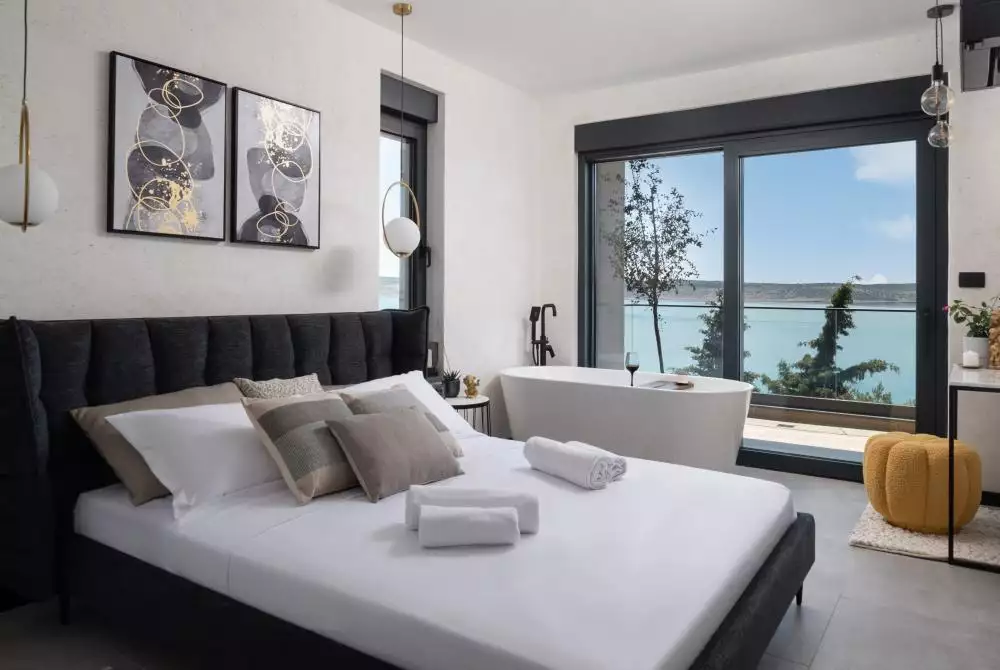 Villa 250m² in Croatia, Starigrad. Priced at 1590000€ rent photo-10