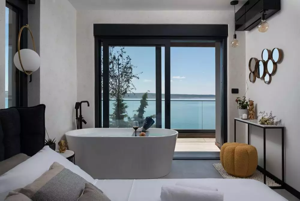Villa 250m² in Croatia, Starigrad. Priced at 1590000€ rent photo-16