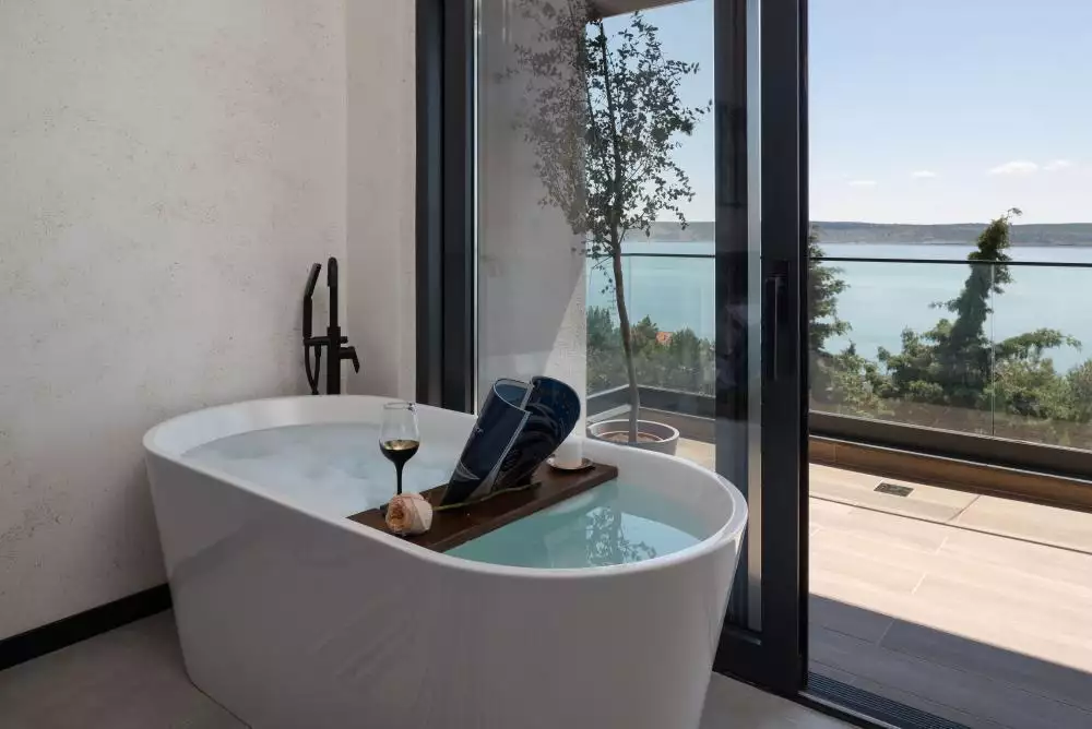 Villa 250m² in Croatia, Starigrad. Priced at 1590000€ rent photo-17