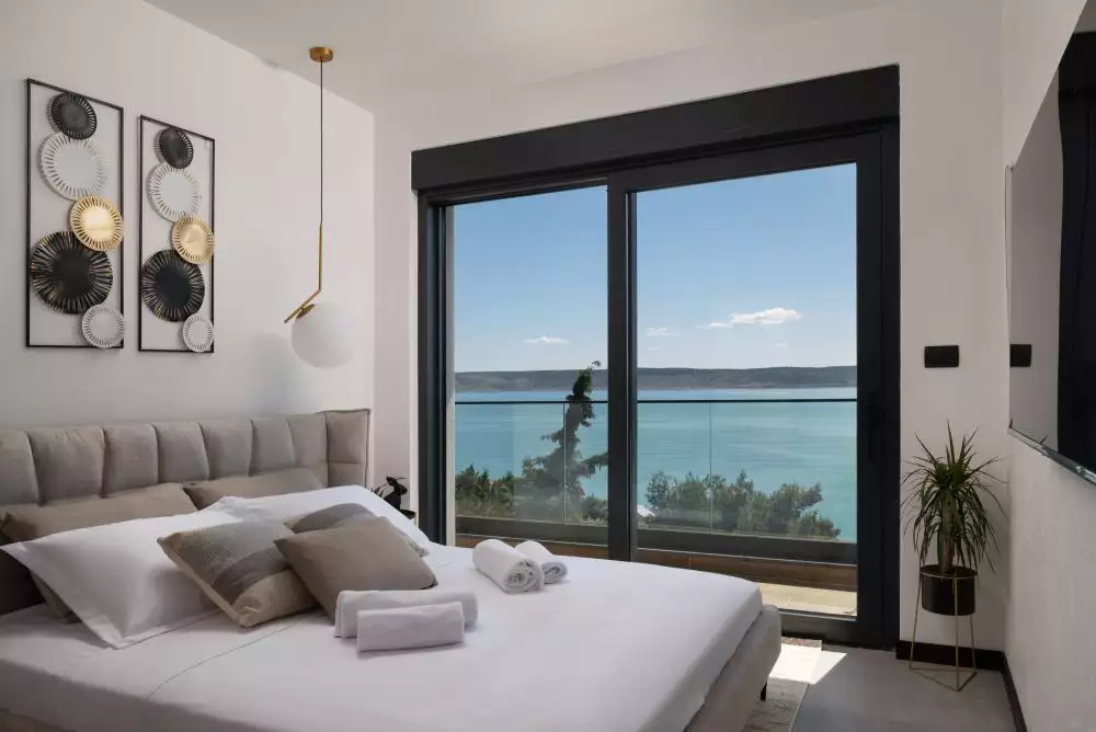 Villa 250m² in Croatia, Starigrad. Priced at 1590000€ rent photo-19