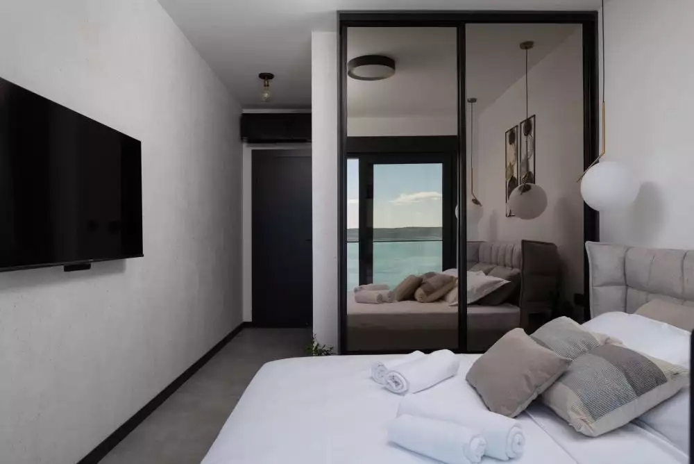 Villa 250m² in Croatia, Starigrad. Priced at 1590000€ rent photo-21