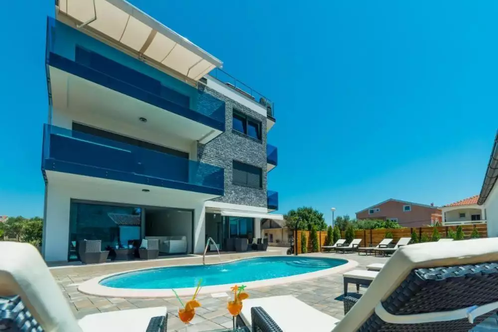 Hotels 550m² in Portugal, Tavira. Priced at 2500000€ rent photo-1