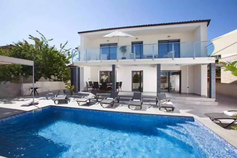 Villa 220m² in Croatia, Medulin. Priced at 580000€ rent photo-2