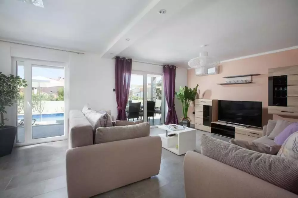 Villa 220m² in Croatia, Medulin. Priced at 580000€ rent photo-8