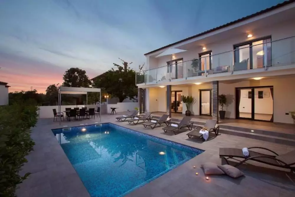 Villa 220m² in Croatia, Medulin. Priced at 580000€ rent photo-1