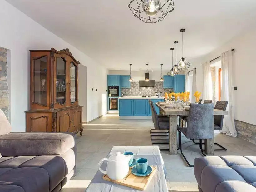 Villa 240m² in Croatia, Umag. Priced at 690000€ rent photo-4