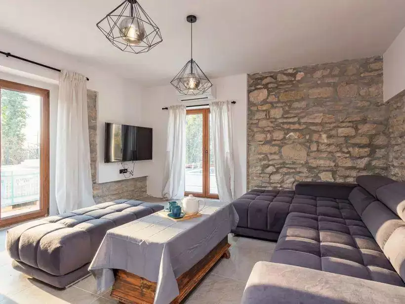 Villa 240m² in Croatia, Umag. Priced at 690000€ rent photo-6