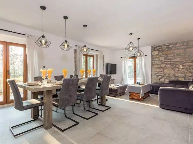 Villa 240m² in Croatia, Umag. Priced at 690000€ rent photo-9