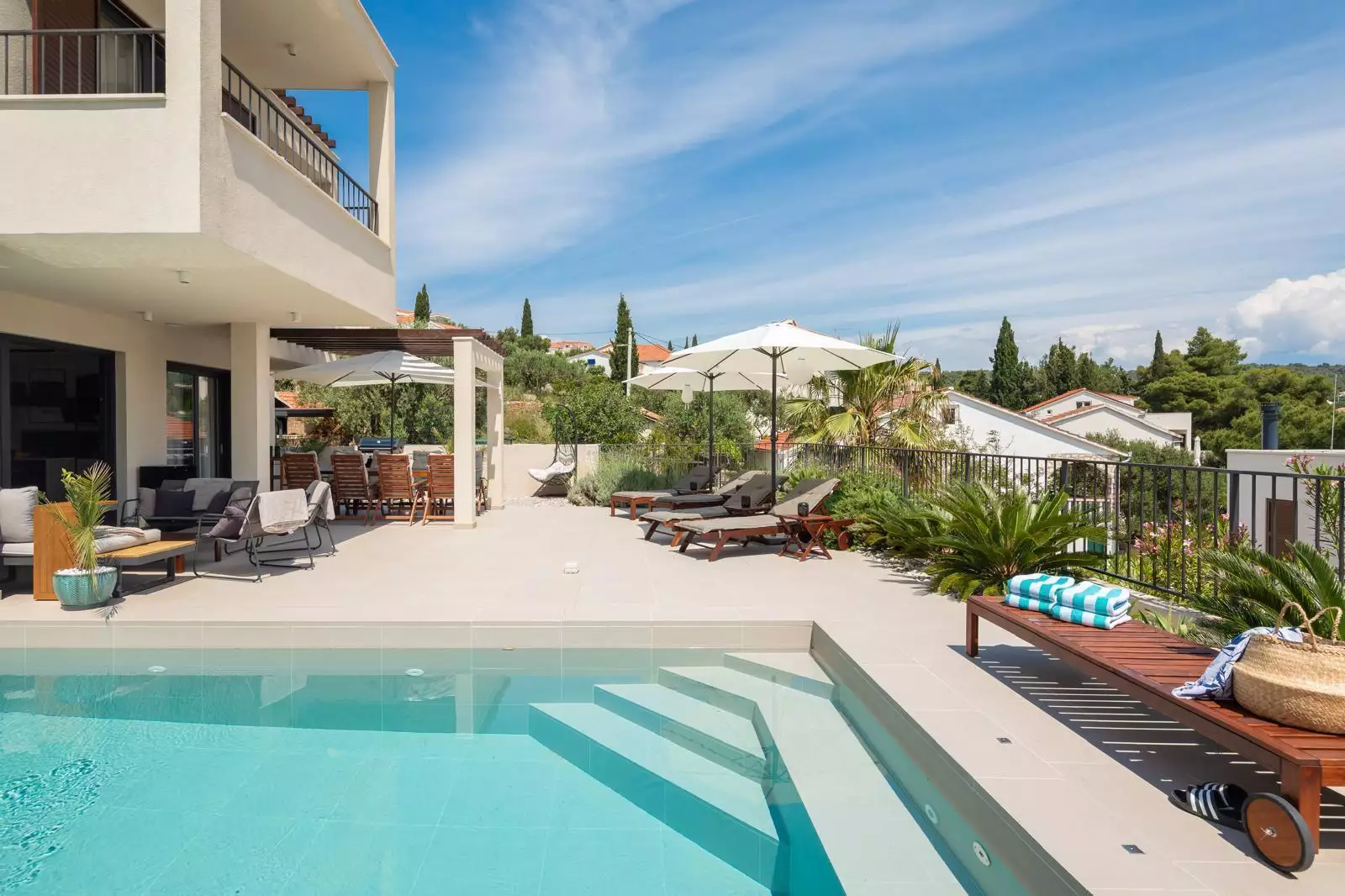 Villa 240m² in Croatia, Ciovo. Priced at 1350000€ rent photo-4