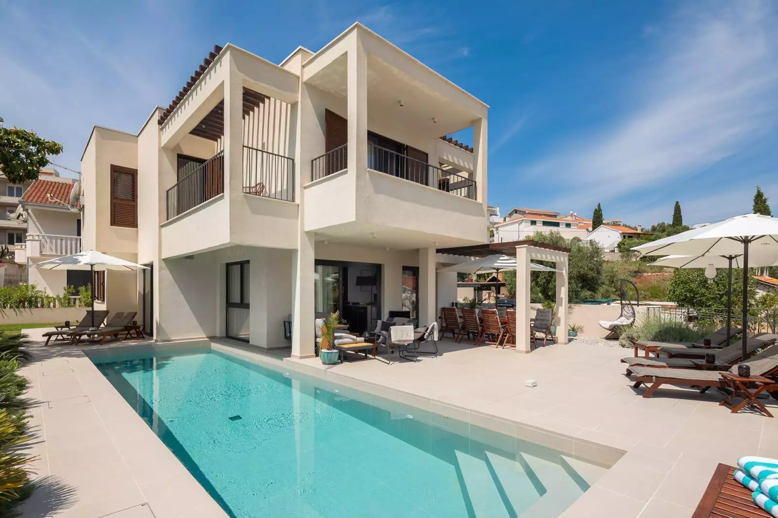 Villa 240m² in Croatia, Ciovo. Priced at 1350000€ rent photo-5