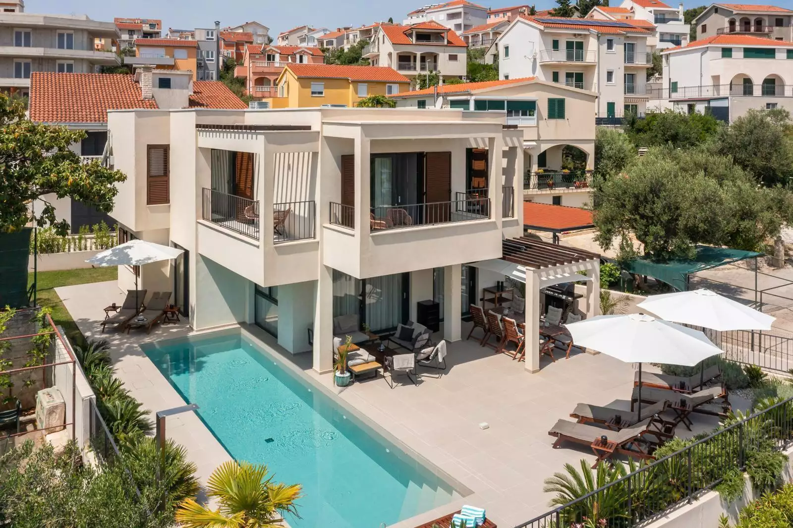 Villa 240m² in Croatia, Ciovo. Priced at 1350000€ rent photo-6