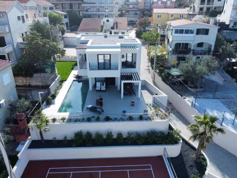 Villa 240m² in Croatia, Ciovo. Priced at 1350000€ rent photo-10