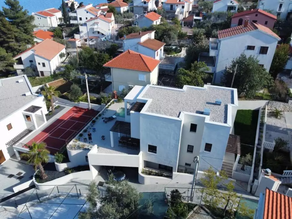 Villa 240m² in Croatia, Ciovo. Priced at 1350000€ rent photo-12