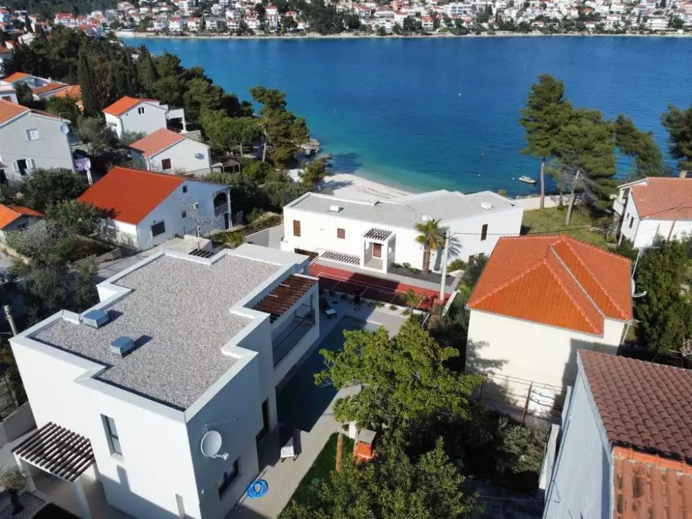 Villa 240m² in Croatia, Ciovo. Priced at 1350000€ rent photo-15