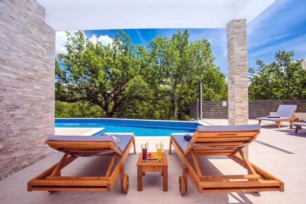 Villa 250m² in Croatia, Omis. Priced at 1500000€ rent photo-3