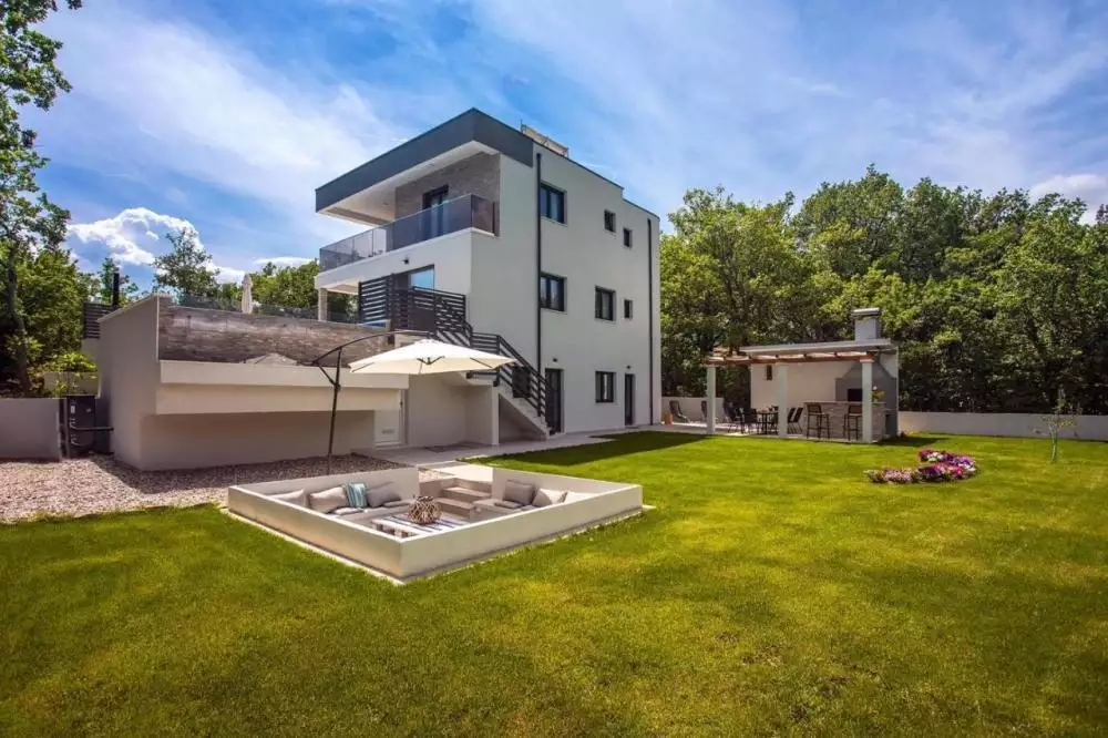 Villa 250m² in Croatia, Omis. Priced at 1500000€ rent photo-5