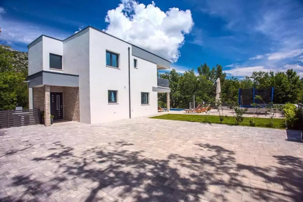 Villa 250m² in Croatia, Omis. Priced at 1500000€ rent photo-6