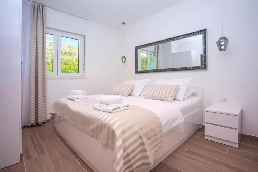 Villa 250m² in Croatia, Omis. Priced at 1500000€ rent photo-18