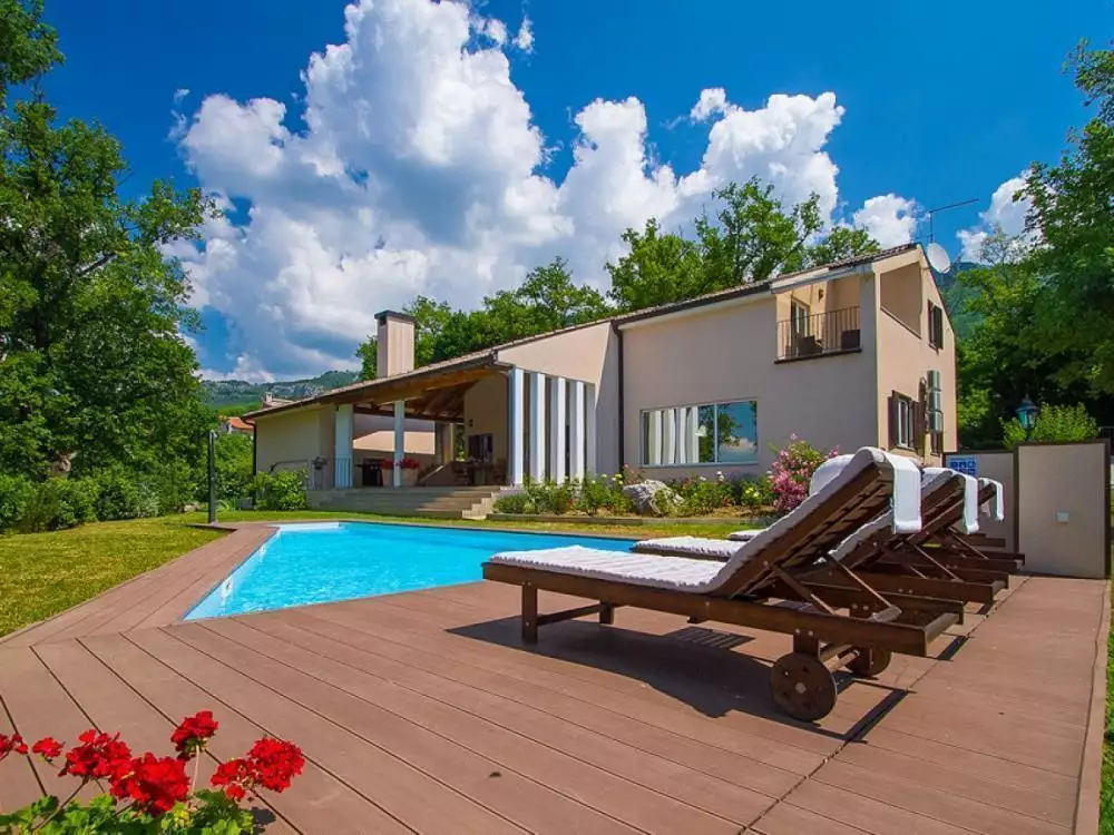 Villa 285m² in Croatia, Buzet. Priced at 630000€ rent photo-2