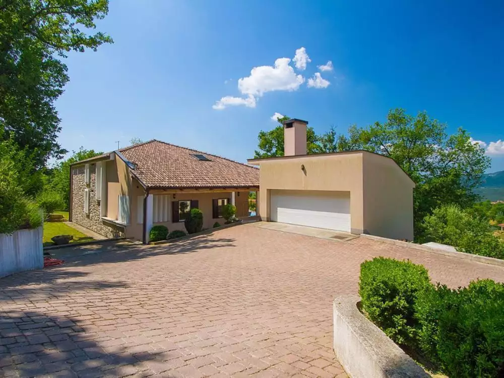 Villa 285m² in Croatia, Buzet. Priced at 630000€ rent photo-9