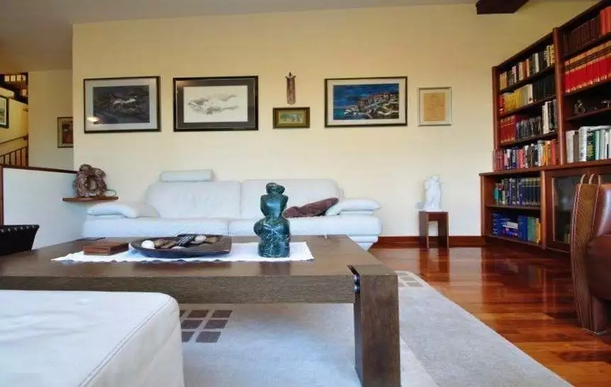 Villa 285m² in Croatia, Buzet. Priced at 630000€ rent photo-12