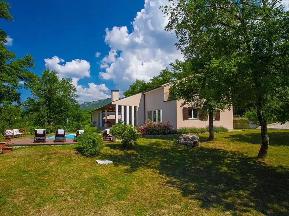 Villa 285m² in Croatia, Buzet. Priced at 630000€ rent photo-1