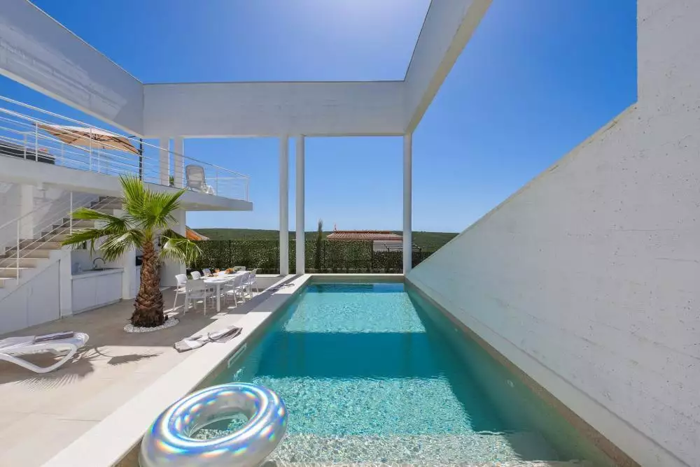 Villa 200m² in Croatia, Zadar. Priced at 1350000€ rent photo-2